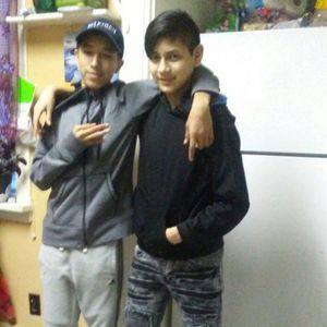 Meet your Posher, Hermanos